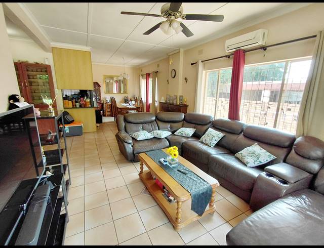 3 BEDROOM FREESTANDING FOR SALE IN MOREGLOED